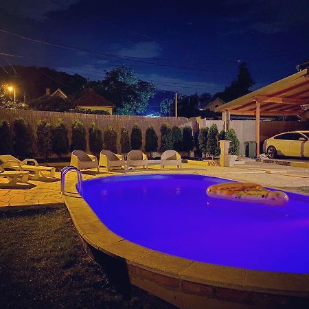 Mika'S Poolhouse Villa Beograd Bagian luar foto