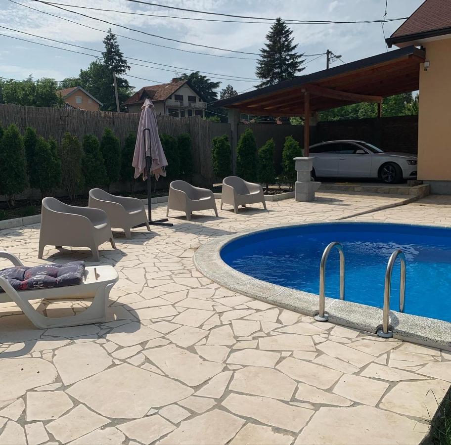 Mika'S Poolhouse Villa Beograd Bagian luar foto
