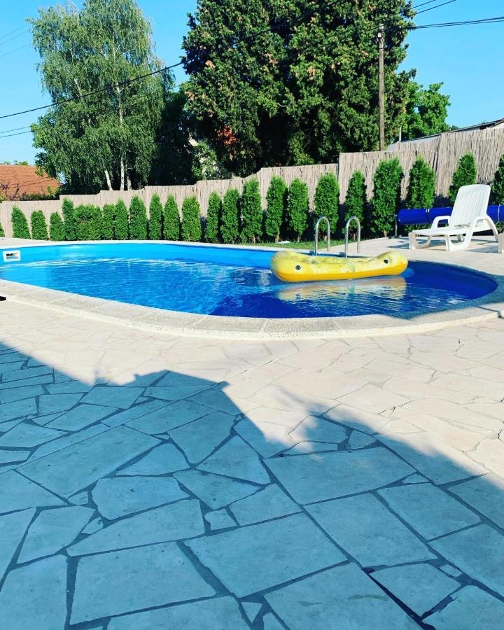 Mika'S Poolhouse Villa Beograd Bagian luar foto