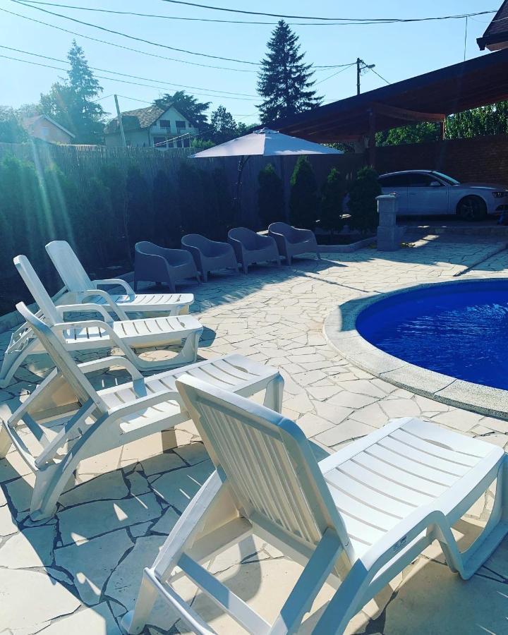 Mika'S Poolhouse Villa Beograd Bagian luar foto