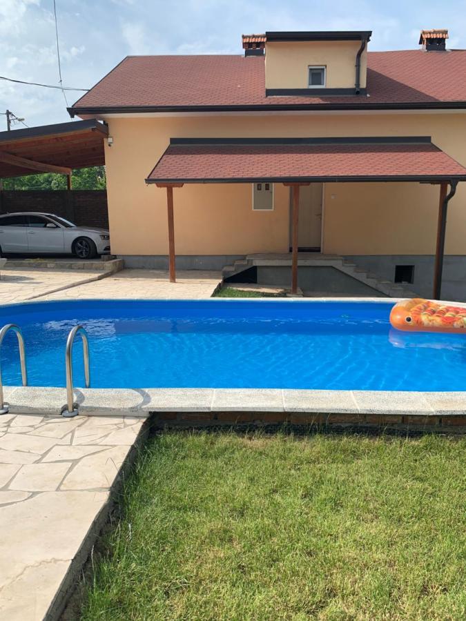 Mika'S Poolhouse Villa Beograd Bagian luar foto