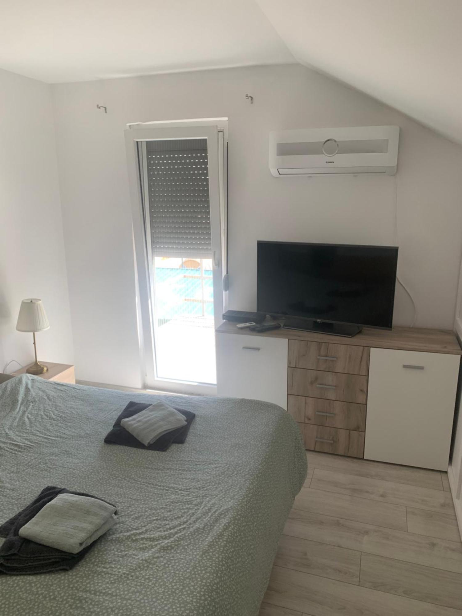 Mika'S Poolhouse Villa Beograd Bagian luar foto
