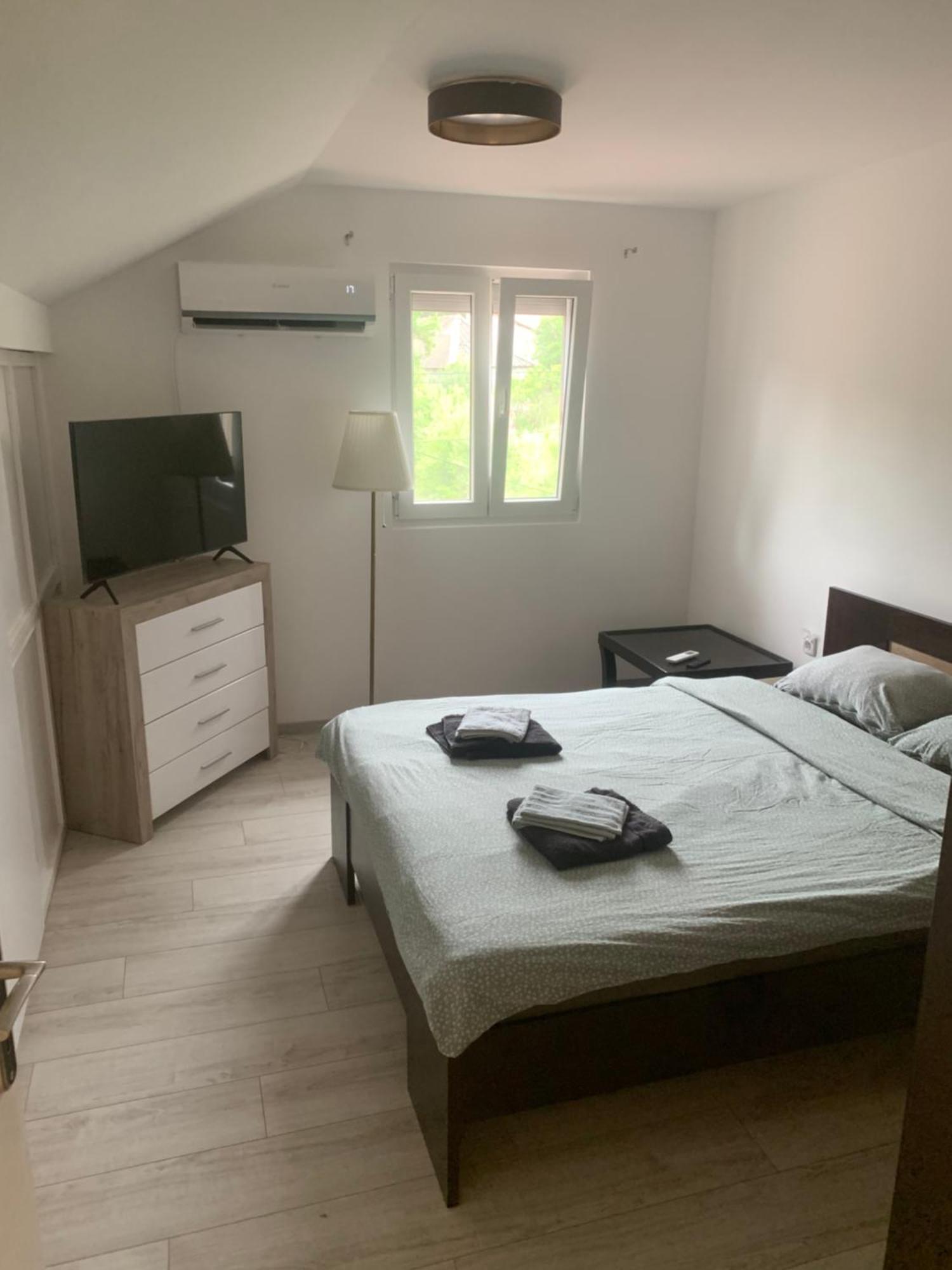 Mika'S Poolhouse Villa Beograd Bagian luar foto